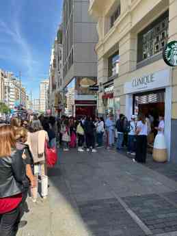 Largas colas para entrar en el Pop Up de Samplia