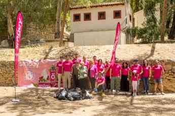 smöoy impulsó una jornada solidaria de recogida de plásticos en el denominado Valle Perdido de Murcia
