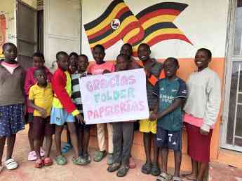 Folder colabora en la educación de  los niños del Proyecto Yamba en Uganda